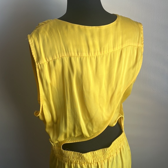 BEBE YELLOW ROMPER - Picture 4 of 6